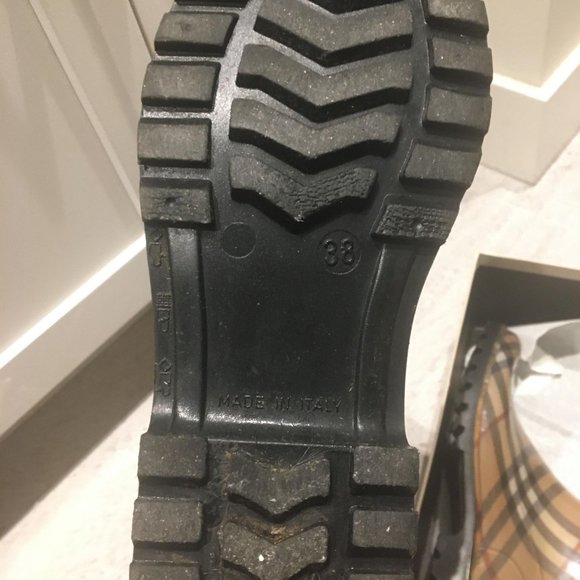 Authentic Burberry Rain boots - Picture 4 of 8